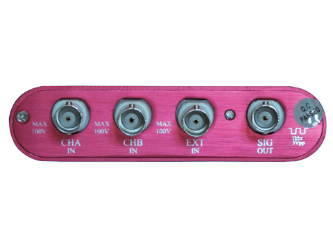 2 analog inputs, 1 input for external trigger or 1-bit ADC, 1 analog / digital output